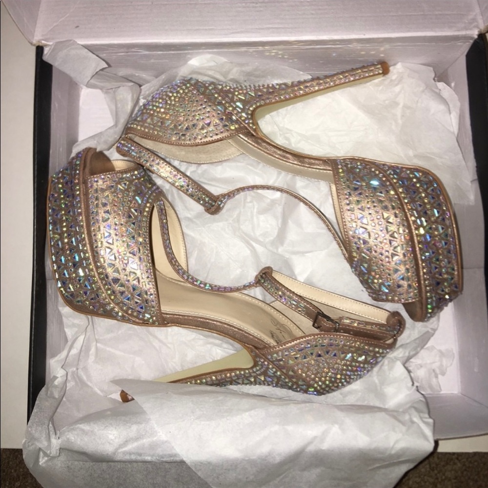 Colin Stuart Sparkle T Strap Heels
Size 9 NWB